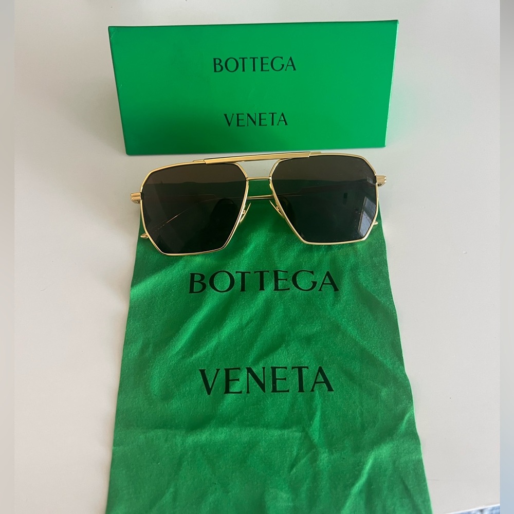Bottega Veneta Angular Pilot sunglasses